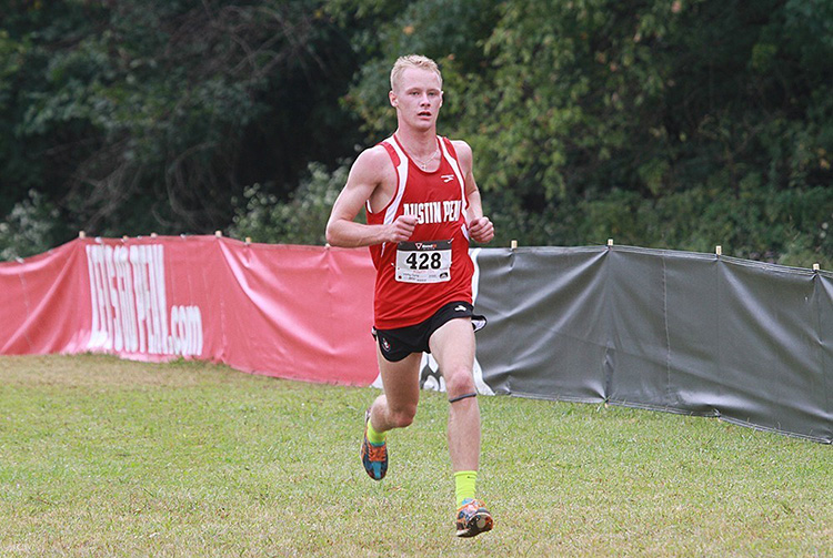 Wesley Gray runs in Cross Country course