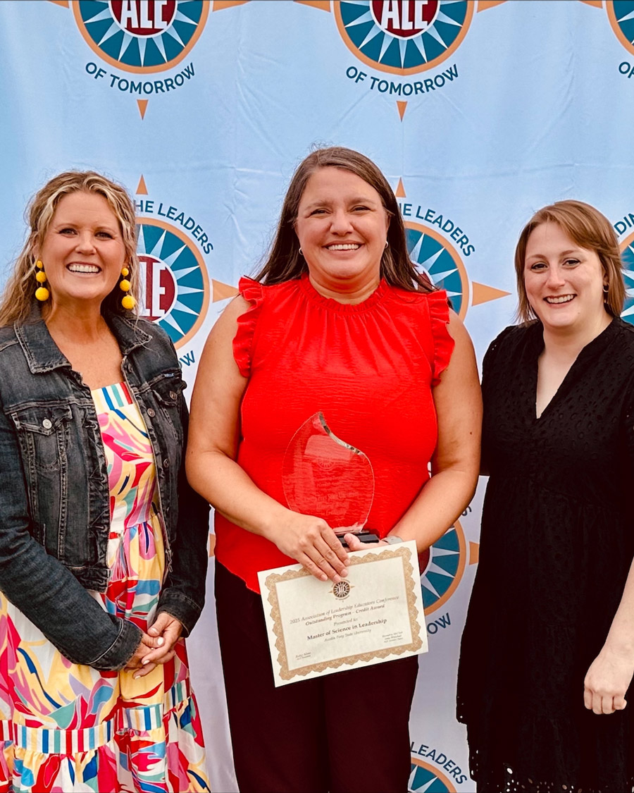 Dr. Kathryn Woods accepts the Outstanding Credit-Bearing Program Award.