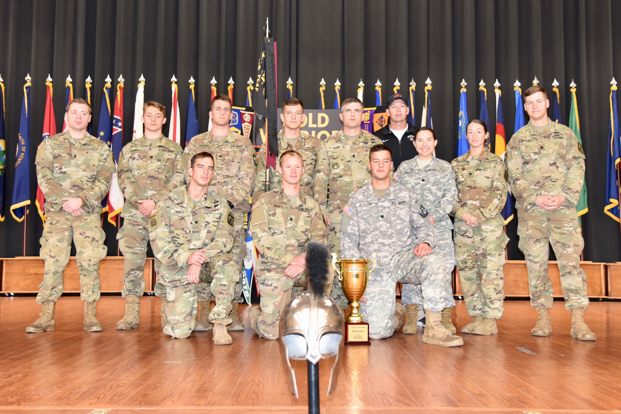 ROTC students pose for award