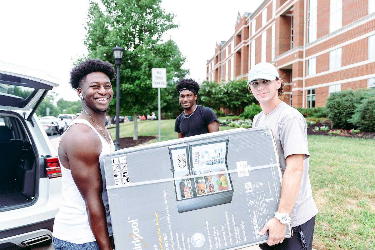 Austin Peay’s best – including athletes, fraternities, sororities and campus ministries – volunteered to welcome the new Govs to campus and to make the move-in as smooth as possible. The ministries included Chi Alpha, Baptist Collegiate Ministry and Every Nation Campus. 