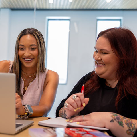 2 students working together