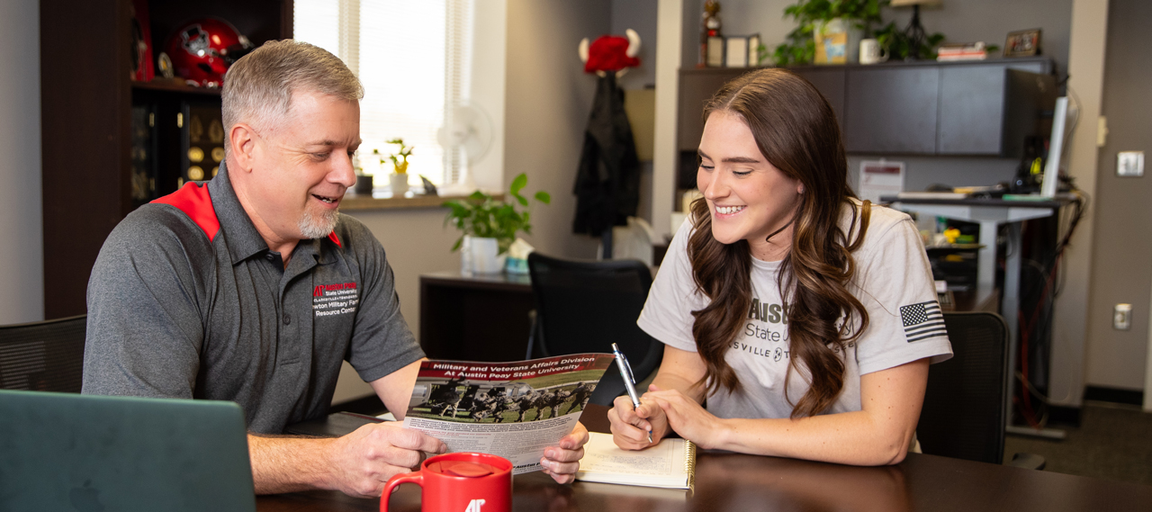 Student speaking with advisor