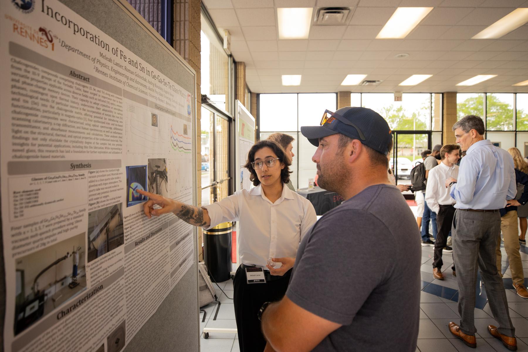 Meleah Lanier, a double major in physics and engineering physics, presents their first-prize-winning research on glass during the APSU College of STEM’s third annual Innovation Experience.