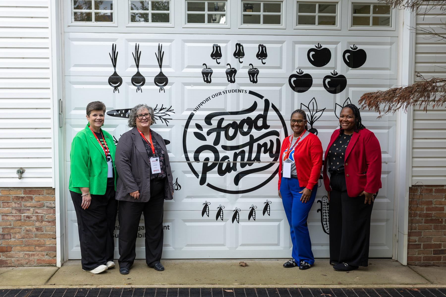 20251028-Leadership-exchange-food-pantry-tour-7730