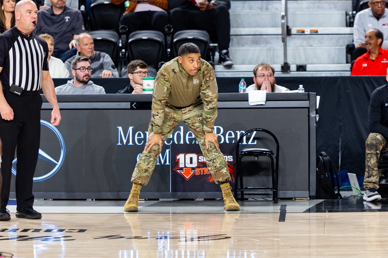 In the News: Gipson’s sideline attire honors Clarksville’s military community