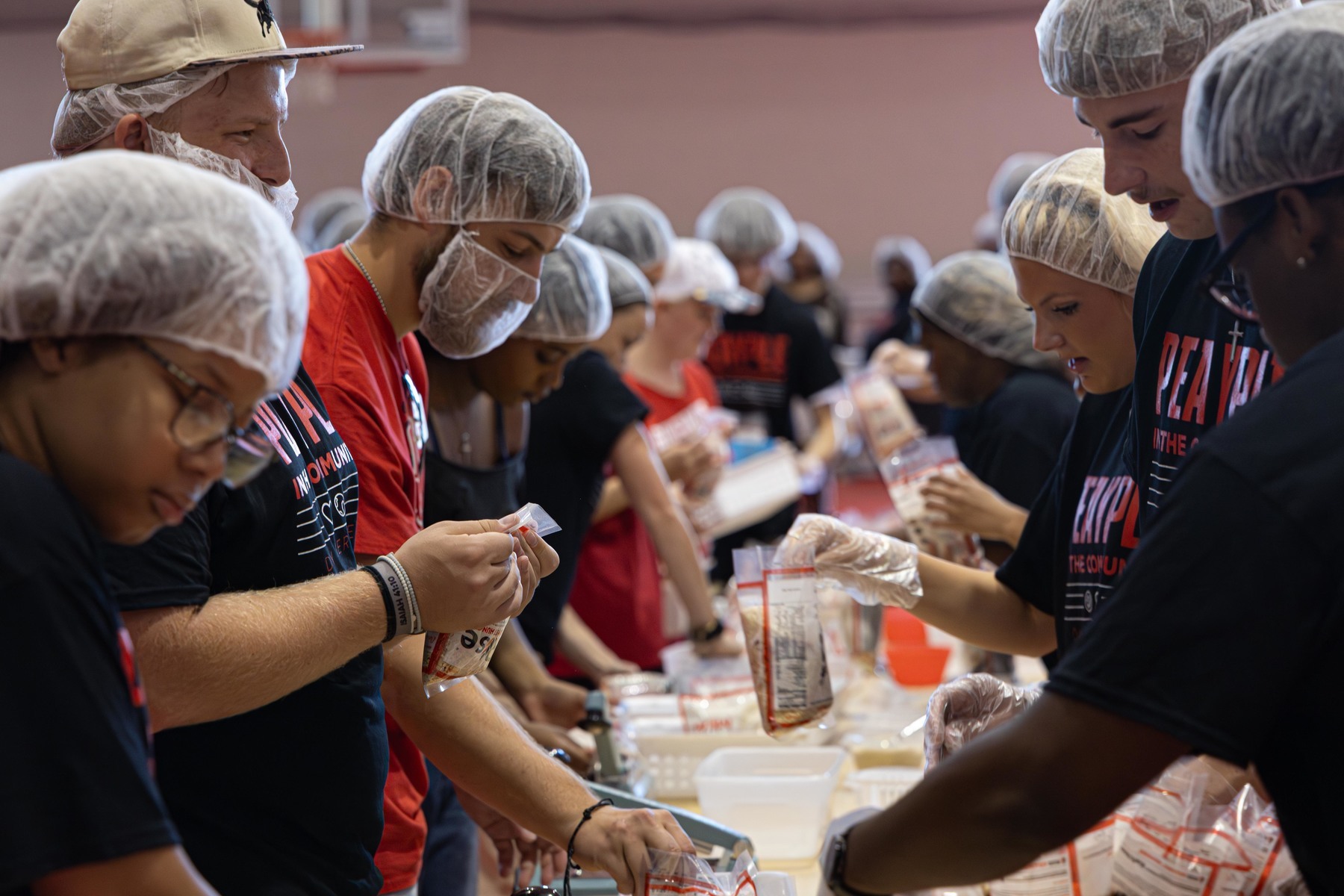 20262408-Foy-Gym-Rise-Against-hunger-6475