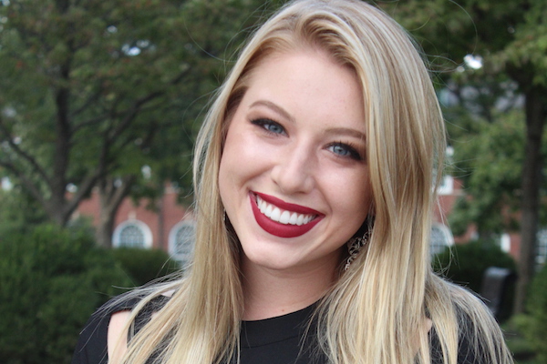 Headshot of Alexis Larkin