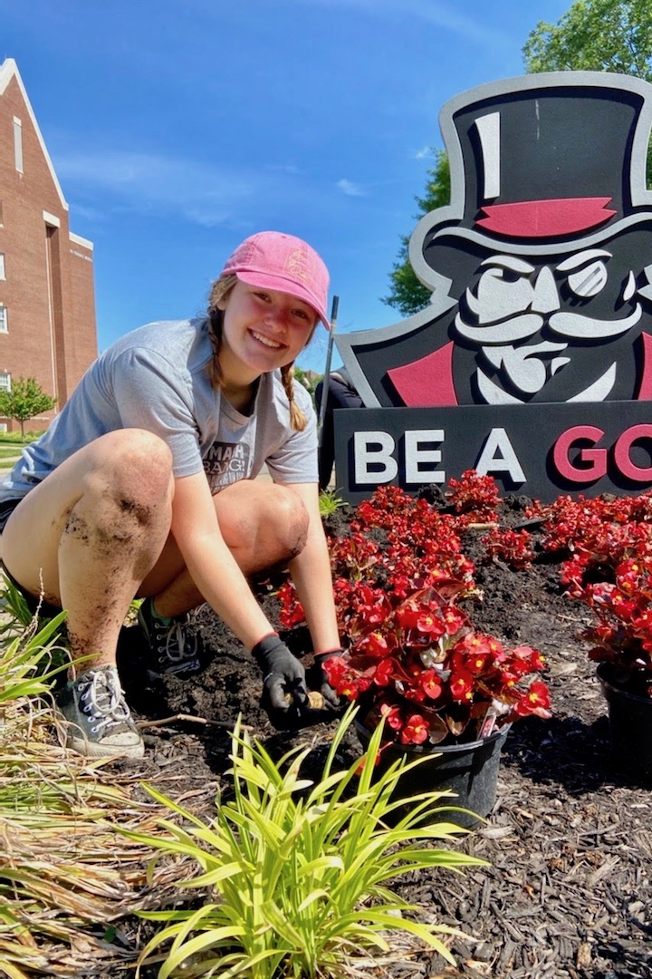 Thirty-four volunteers – students, faculty, staff and Montgomery County Master Gardeners – planted nearly 3,600 plants over four days.