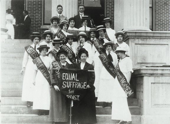 Montgomery County Suffragists on the courthouse steps.