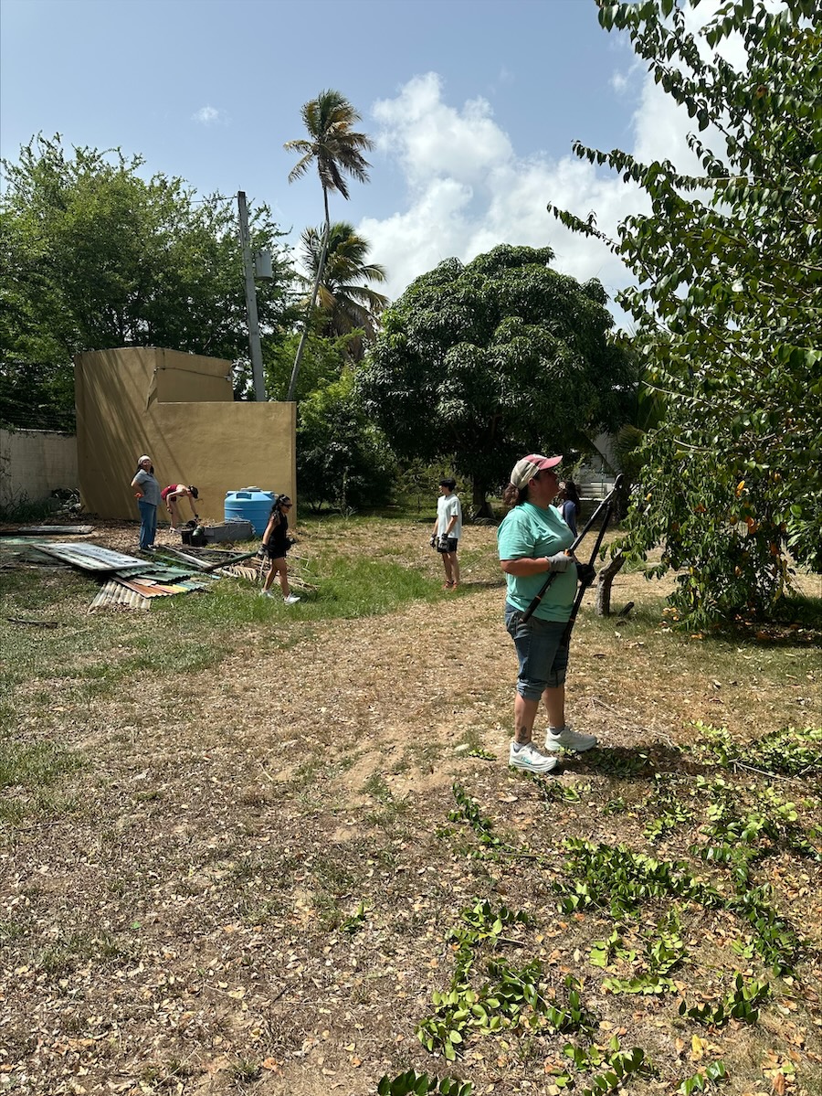 APSU volunteers clean up Centro Esperanza’s grounds.