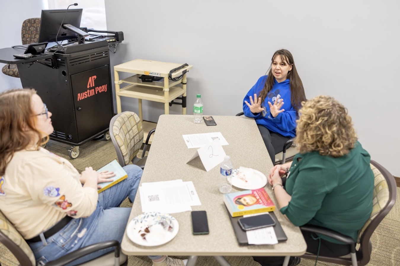 Student Education Tennessee Association (STEA) members Scarlett Canada and Elizabeth Braverman participate in the Spring 2024 book club discussion with STEA advisor Dr. Joanne Philhower. The book club explores educational themes in popular fiction and nonfiction and is open to the community. | Photo by Jaylon Gonzales