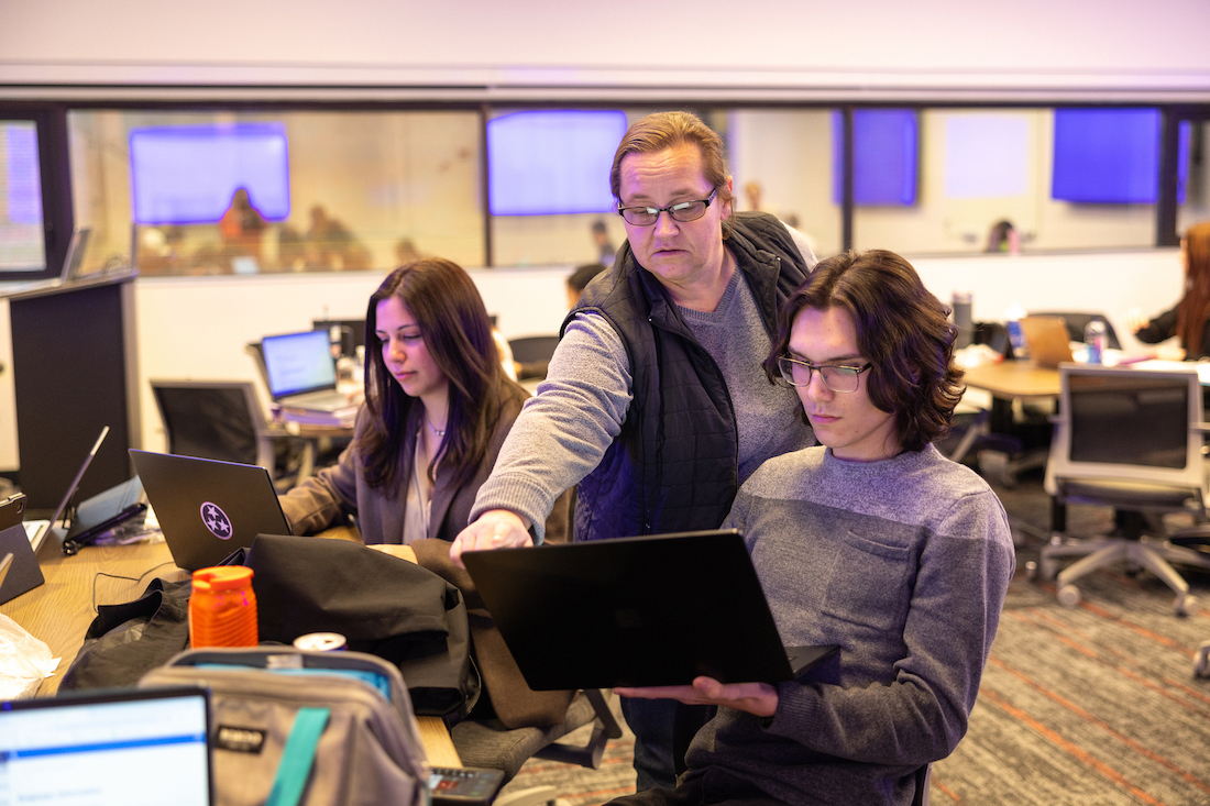 Dr. Jennifer Thayer, associate professor of accounting, works with students in her ACCT 4311 - Tax Practicum class. | Photo by Sean McCully
